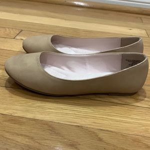 Size 5 flats. Beige/cream colored. Used once.